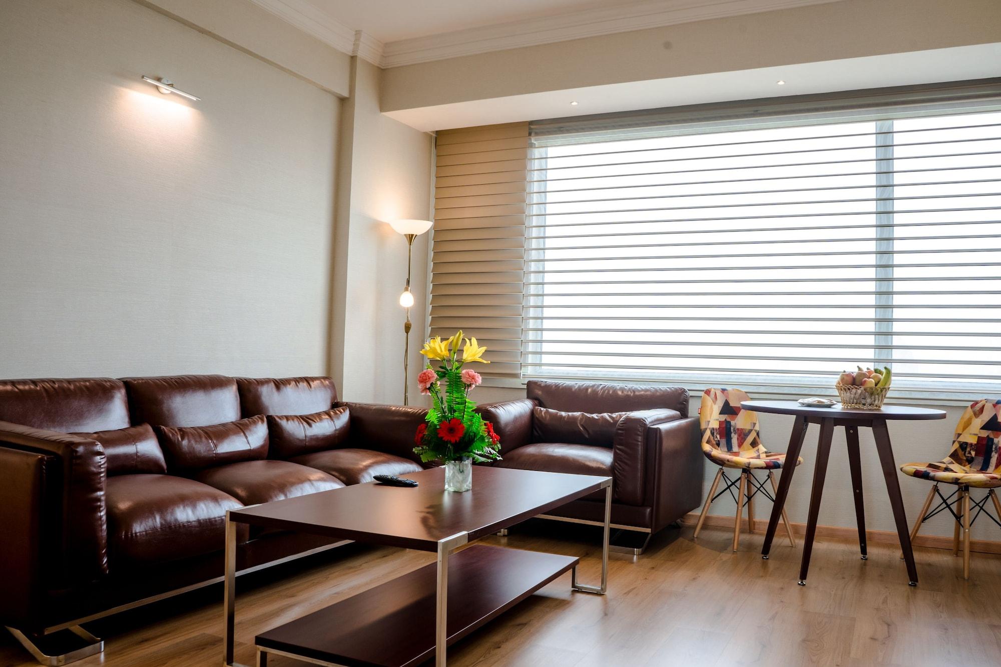 Gemini Continental, Hazratganj Hotel Lucknow Bagian luar foto