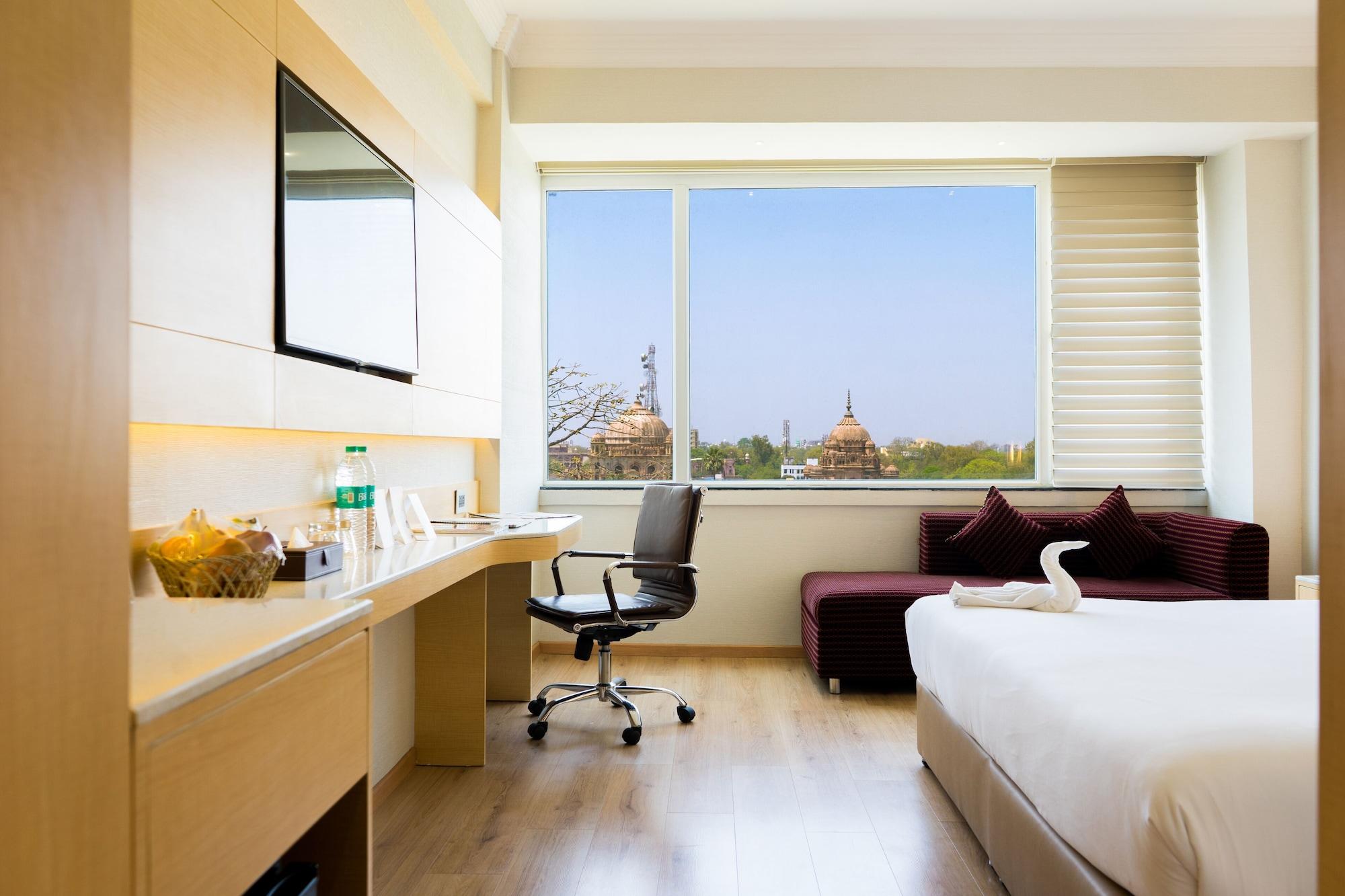 Gemini Continental, Hazratganj Hotel Lucknow Bagian luar foto