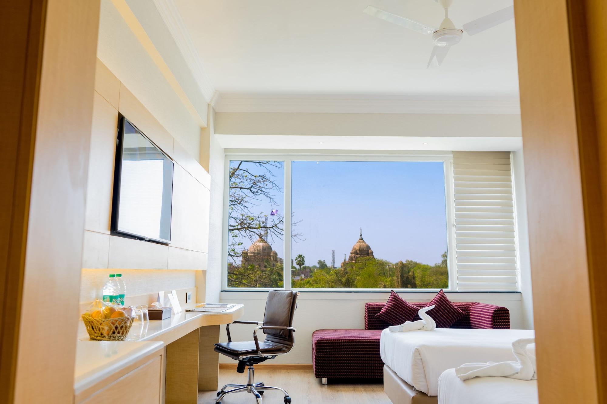 Gemini Continental, Hazratganj Hotel Lucknow Bagian luar foto
