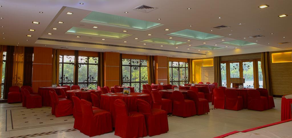 Gemini Continental, Hazratganj Hotel Lucknow Bagian luar foto
