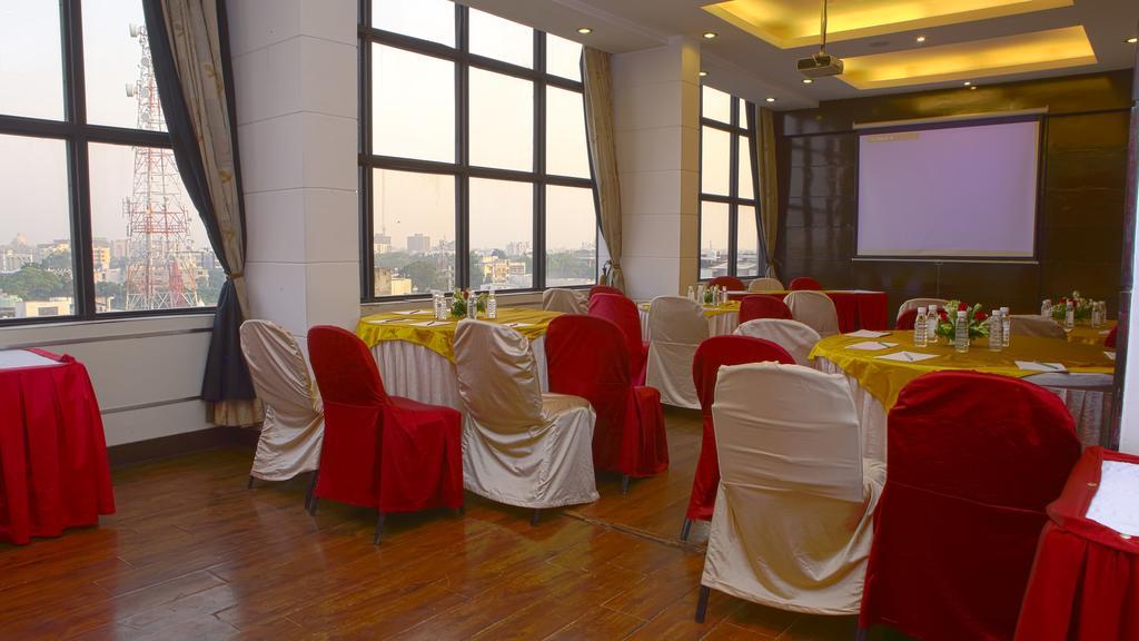 Gemini Continental, Hazratganj Hotel Lucknow Bagian luar foto