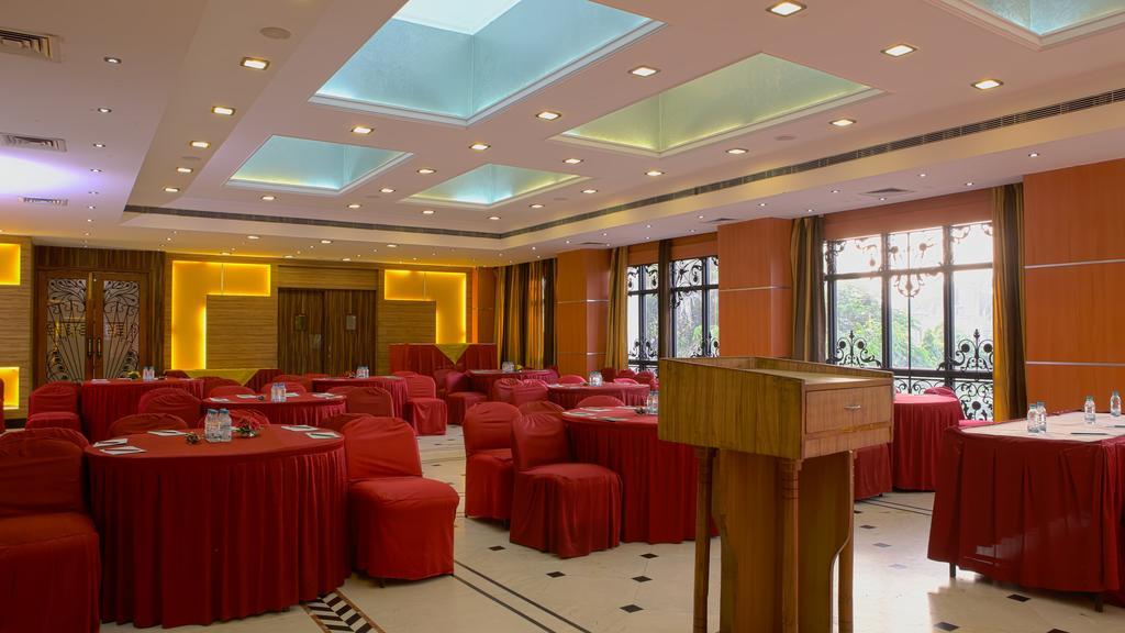 Gemini Continental, Hazratganj Hotel Lucknow Bagian luar foto
