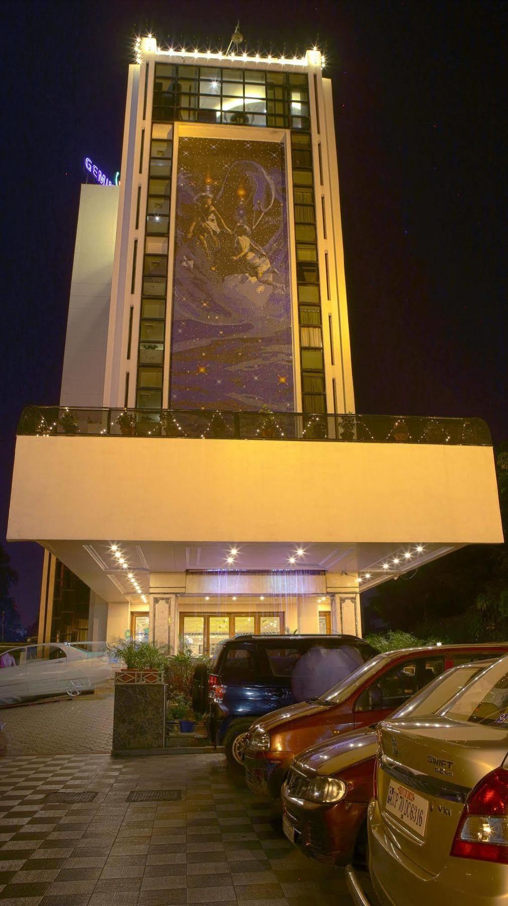 Gemini Continental, Hazratganj Hotel Lucknow Bagian luar foto