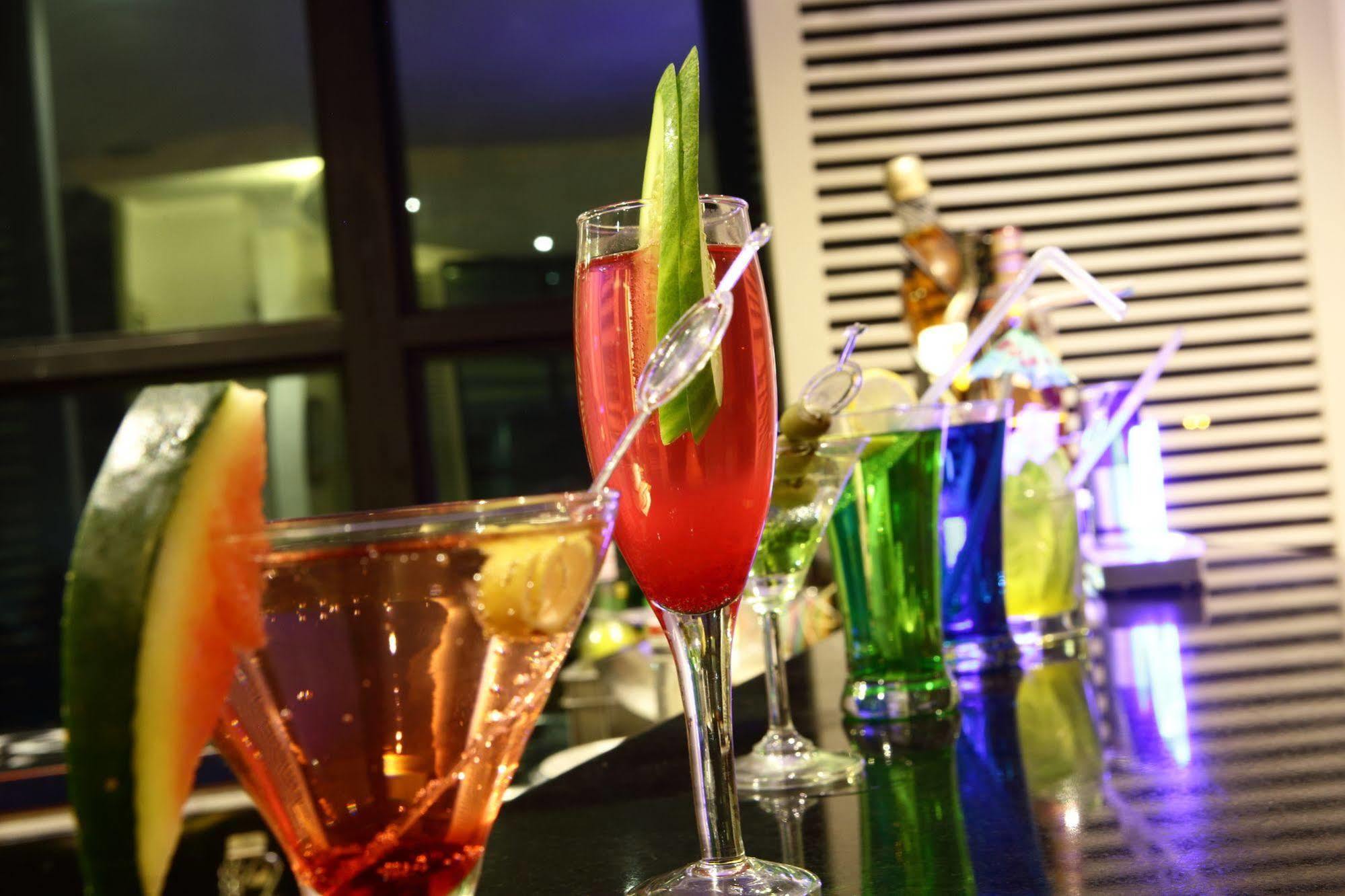 Gemini Continental, Hazratganj Hotel Lucknow Bagian luar foto