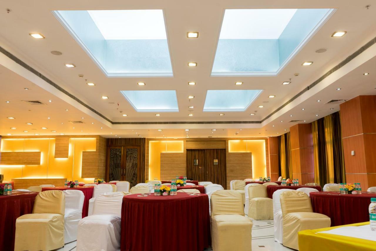 Gemini Continental, Hazratganj Hotel Lucknow Bagian luar foto