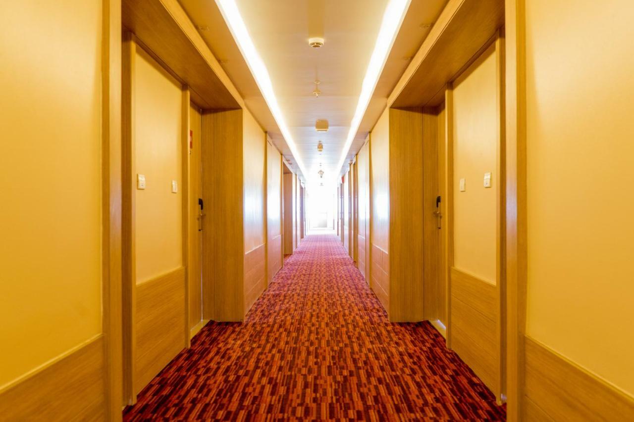 Gemini Continental, Hazratganj Hotel Lucknow Bagian luar foto