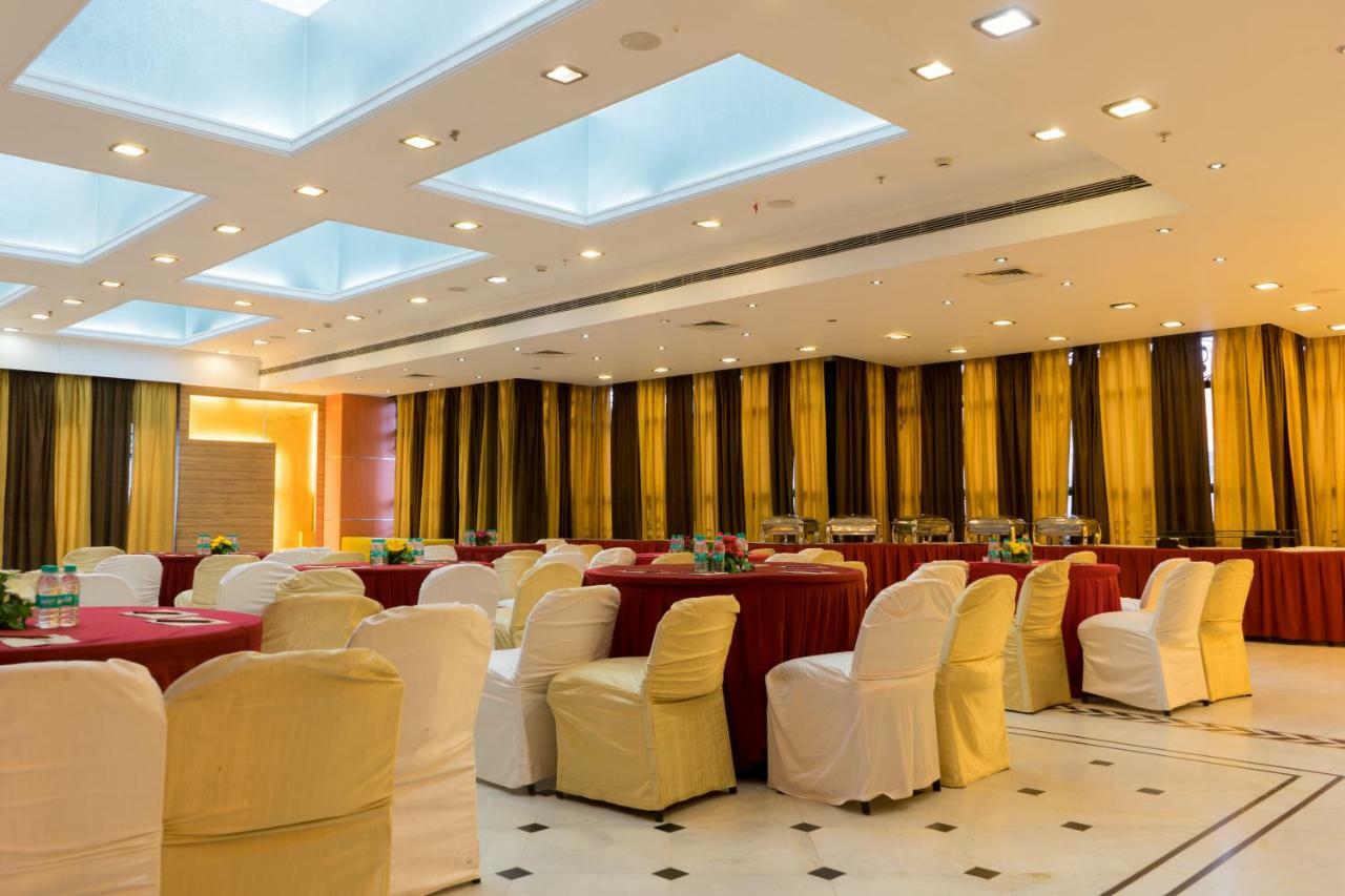 Gemini Continental, Hazratganj Hotel Lucknow Bagian luar foto