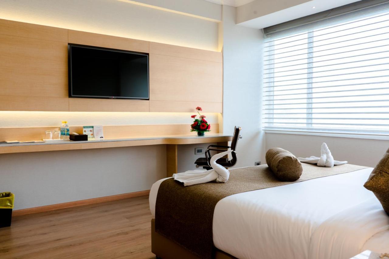 Gemini Continental, Hazratganj Hotel Lucknow Bagian luar foto